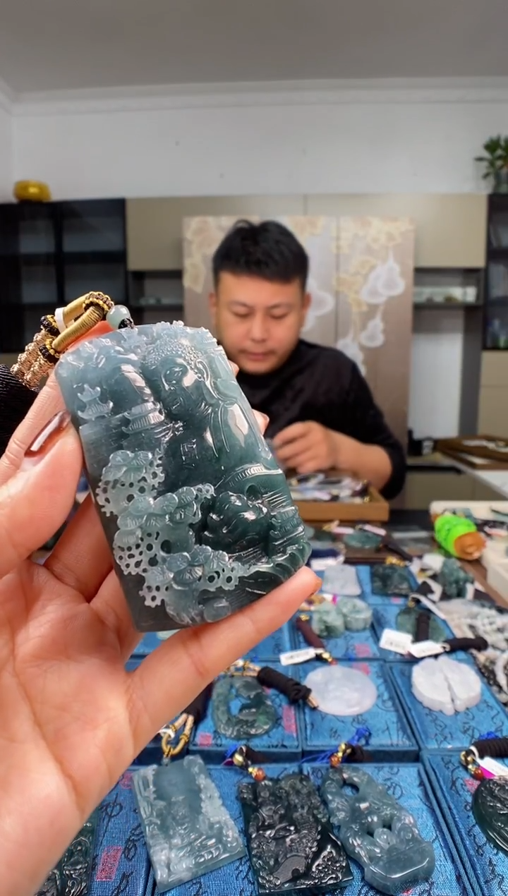 颈饰未镶嵌翡翠 多样性发其一