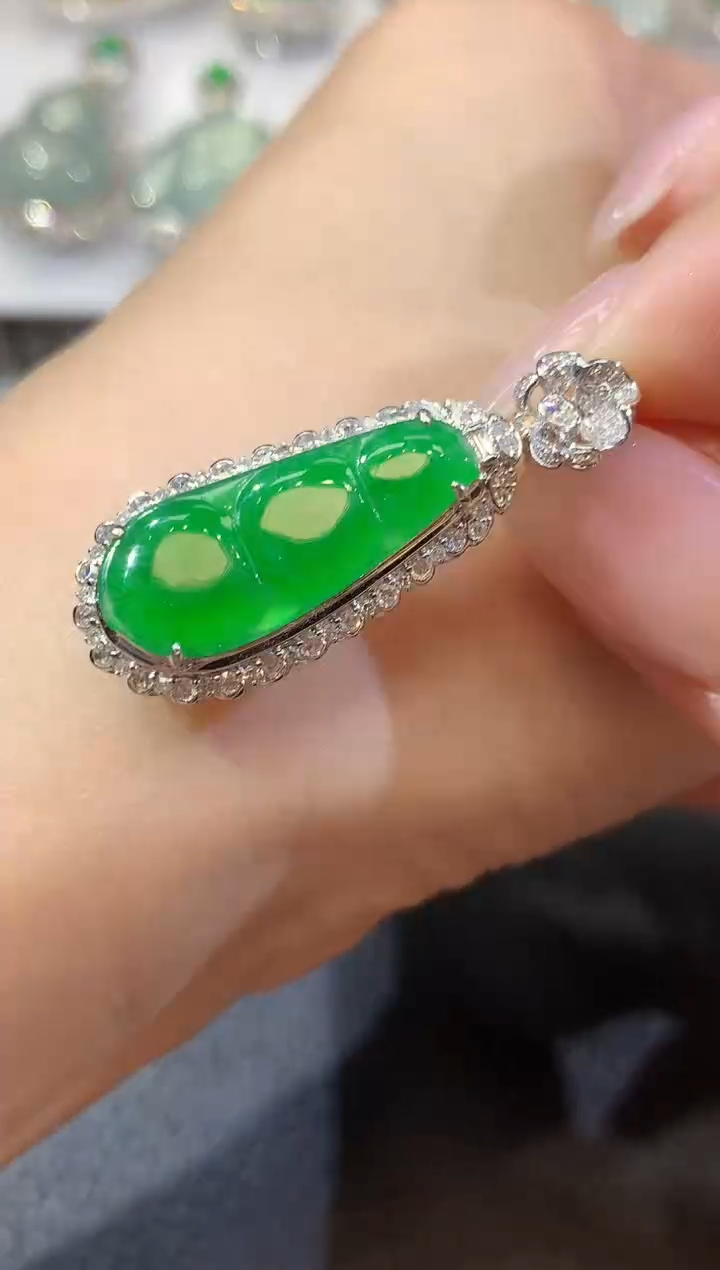 【闪购商品】翡翠18K金镶嵌吊坠(不含链)C105