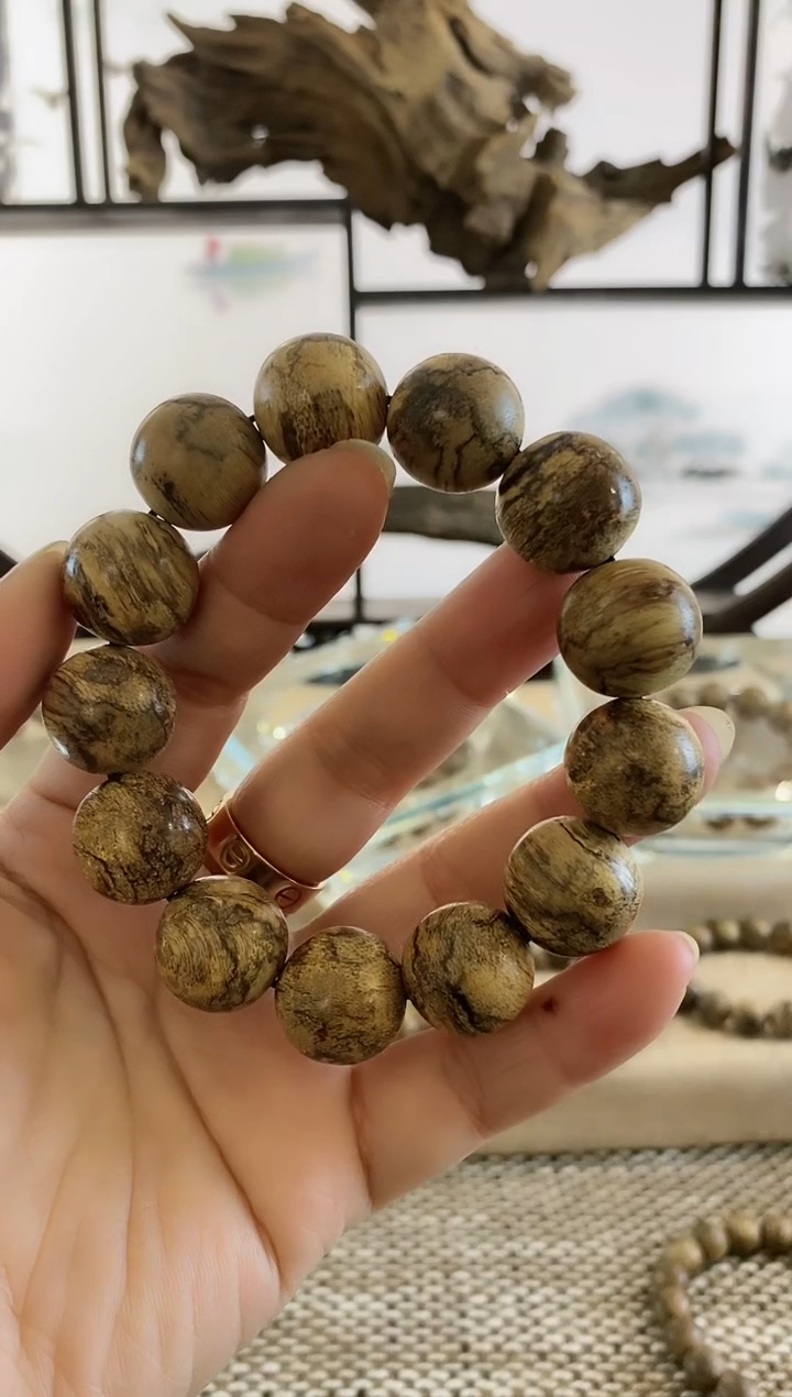 【闪购商品】沉香手串越南老广南虫蝼老香17+MM手串