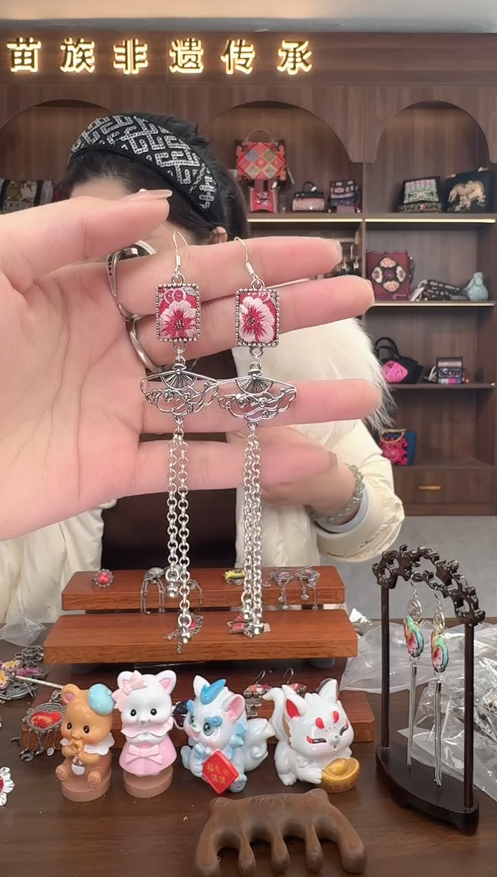 【闪购商品】织绣扶光苗绣传承117