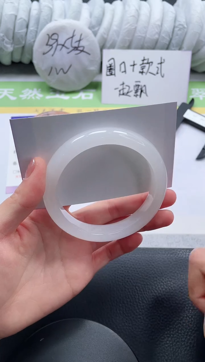 【闪购商品】石英质玉手镯未镶嵌A65-62+