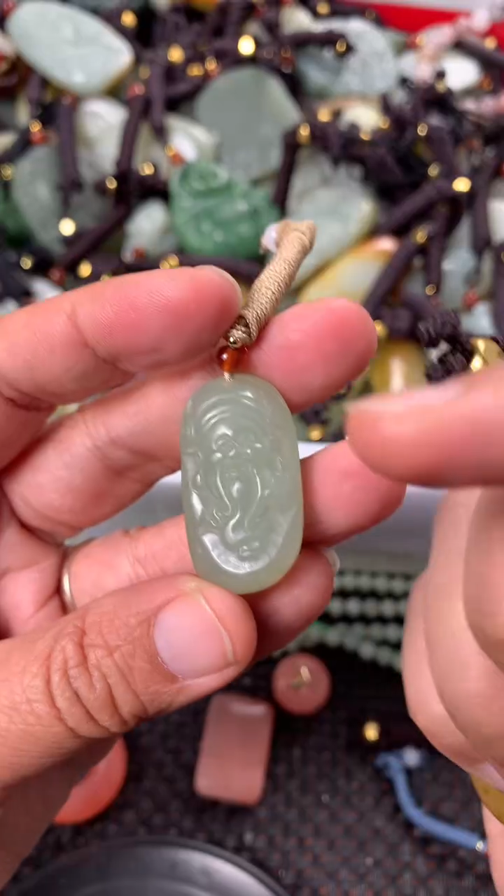 【闪购商品】和田玉颈饰未镶嵌多样性发货没有证书.拍一发一，有瑕