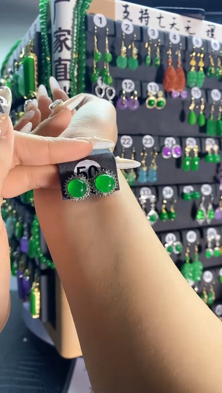 【闪购商品】翡翠颈饰银S925镶嵌50...