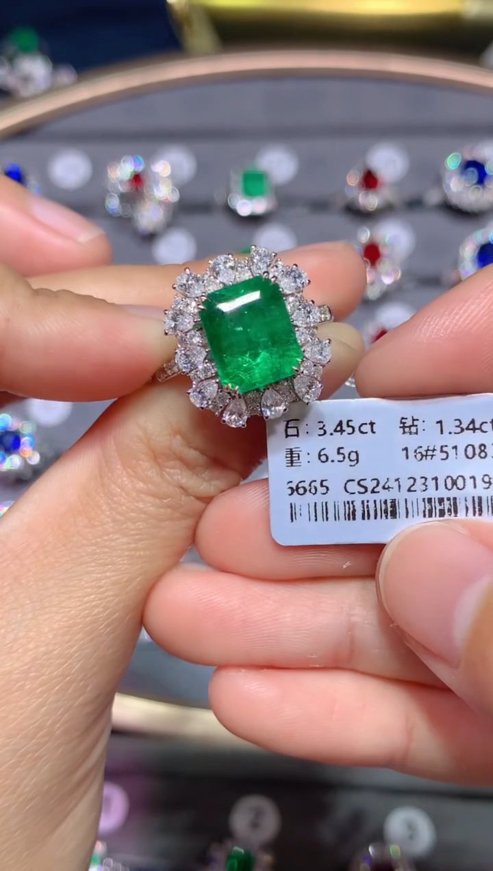 【闪购商品】祖母绿戒指18K金镶嵌3.45CT