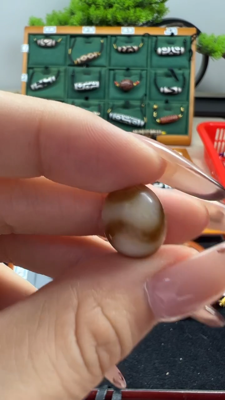 玛瑙/玉髓（覆膜）颈饰未镶嵌144.（微瑕）