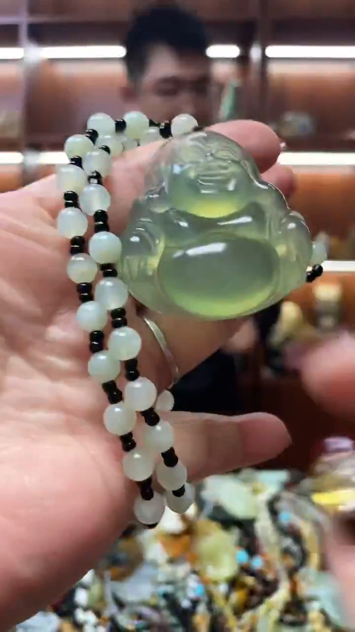 未镶嵌蛇纹石玉吊坠     