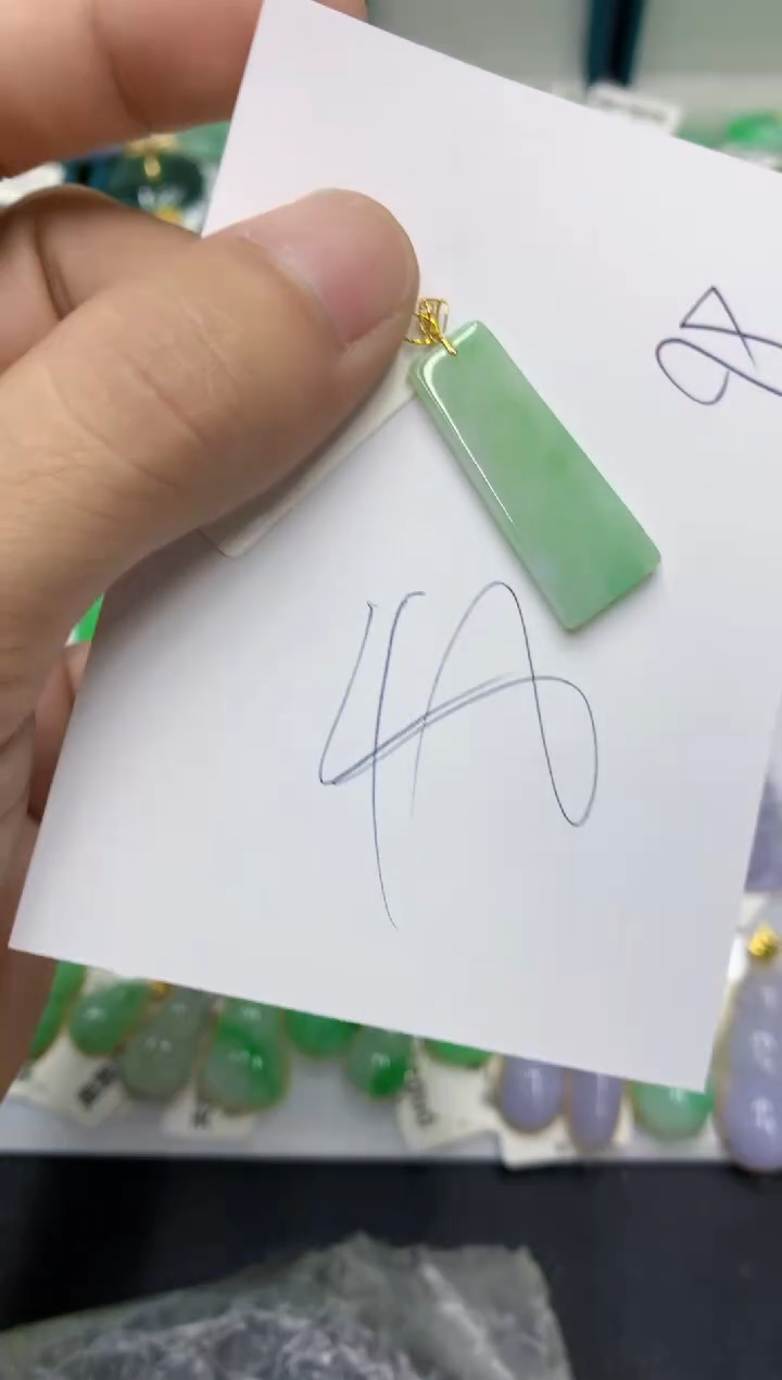 翡翠18K金镶嵌颈饰翡翠