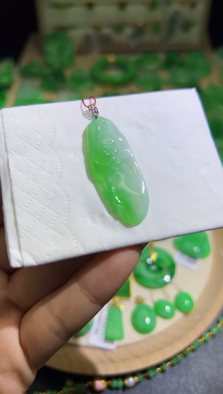 【闪购商品】翡翠颈饰18K金镶嵌Q缅料A货翡翠/支持复检/一件