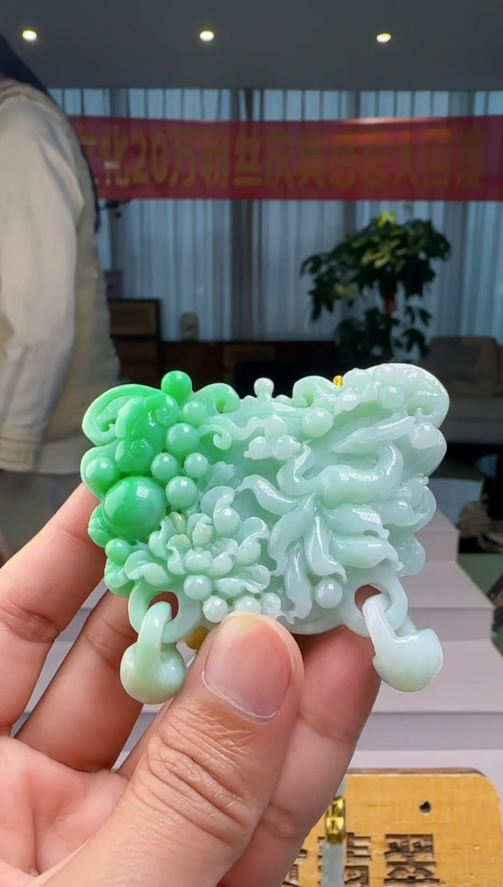 翡翠未镶嵌吊坠(赠链)XM@@960Q7J04197