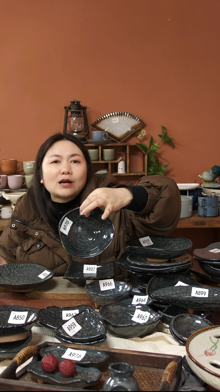 陶瓷A970 一只三足异形碟微瑕