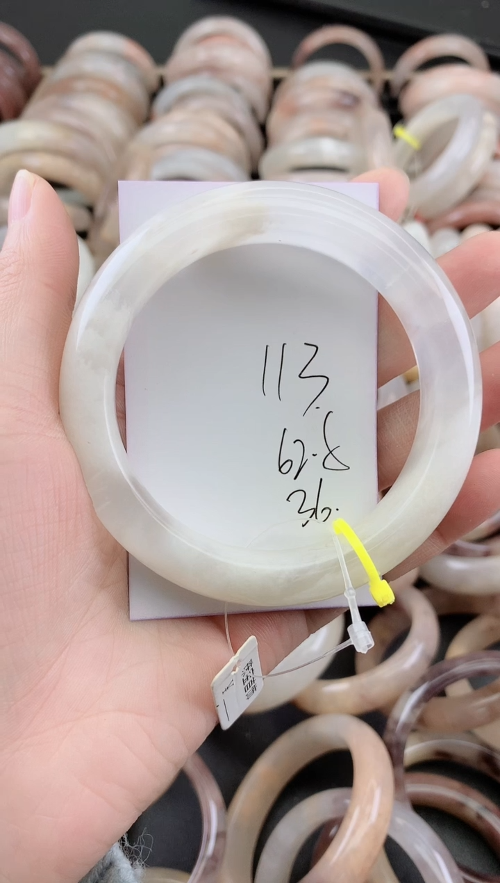 未镶嵌手镯石英质玉113