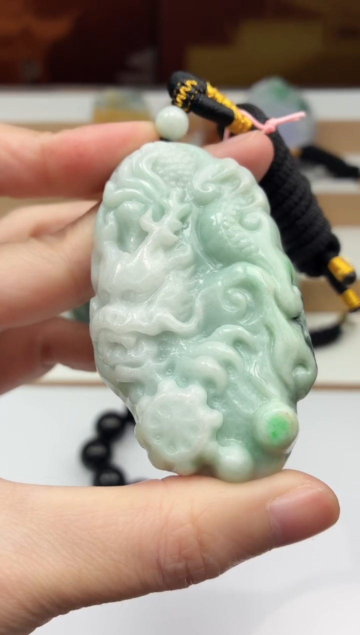 颈饰未镶嵌翡翠牌子