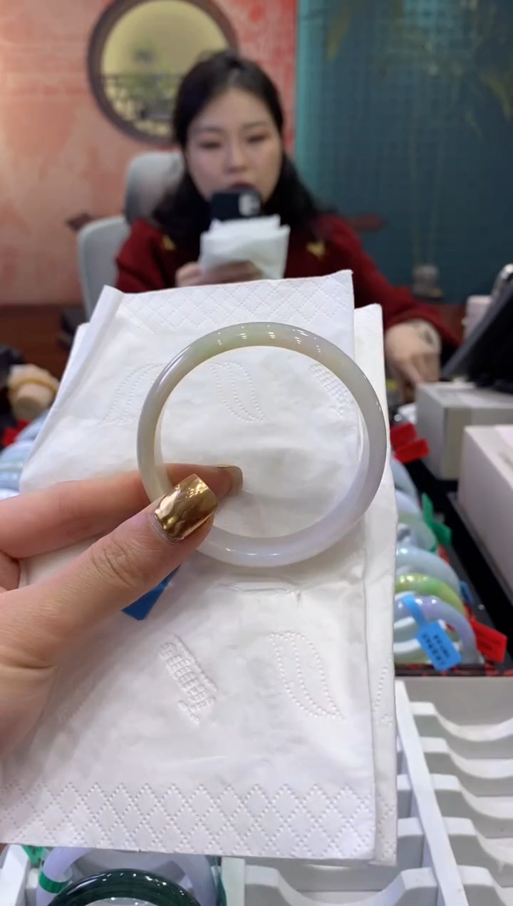 【闪购商品】翡翠手镯未镶嵌多人19194