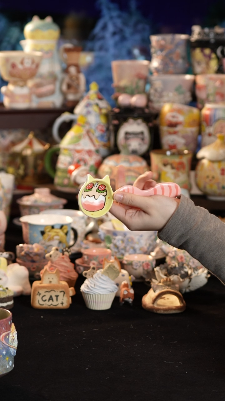 摆件陶景德镇釉下彩手绘设计师款陶瓷