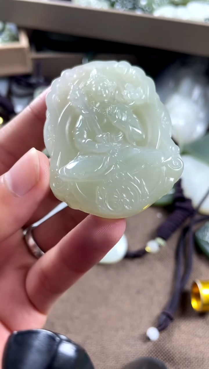 颈饰未镶嵌和田玉虚空