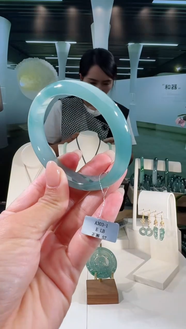 翡翠手镯未镶嵌57圈