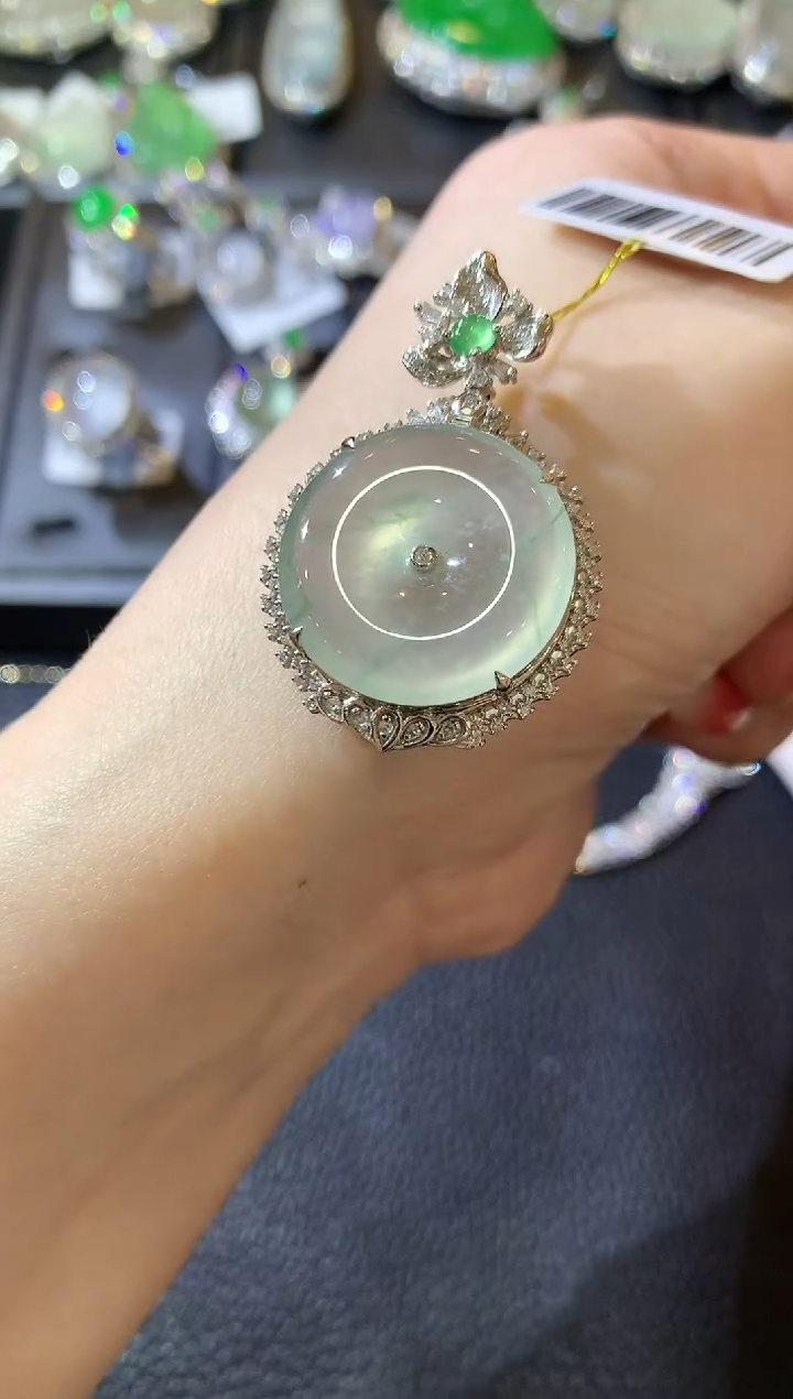 【闪购商品】翡翠吊坠(不含链)18K金镶嵌D100 翡翠