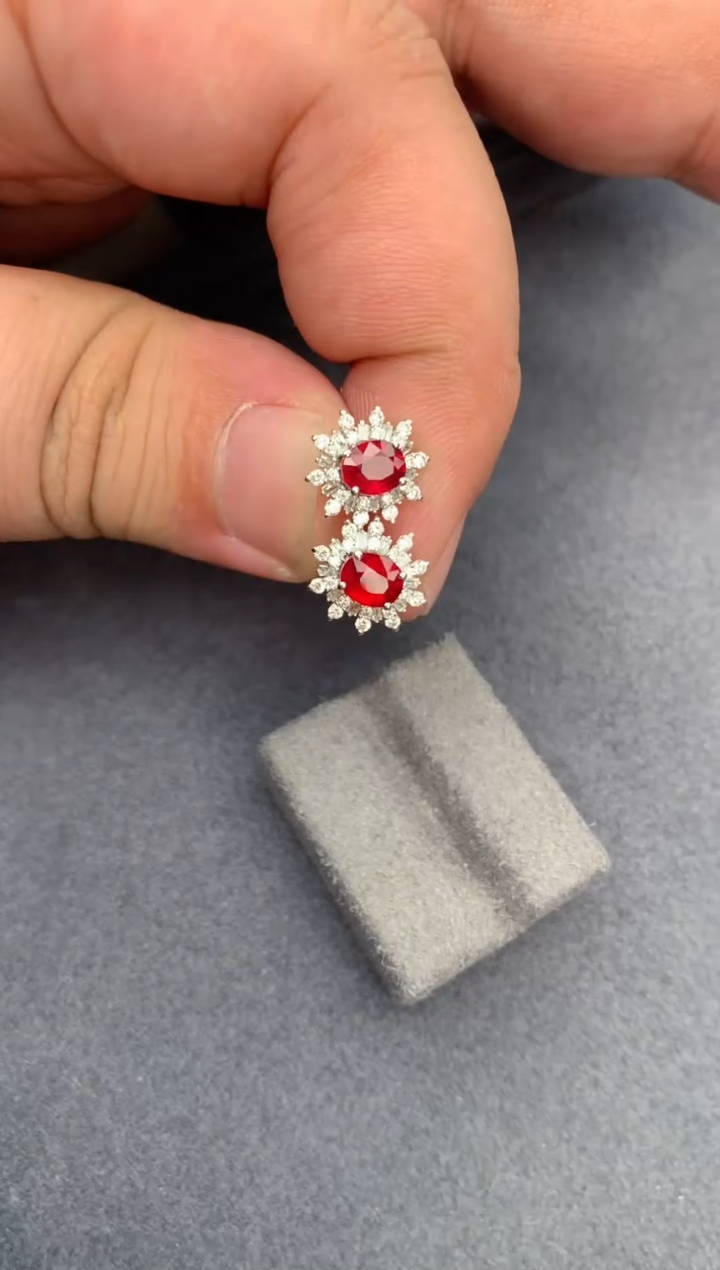 【闪购商品】红宝石耳饰18K金镶嵌1.2ct鸽血红耳钉