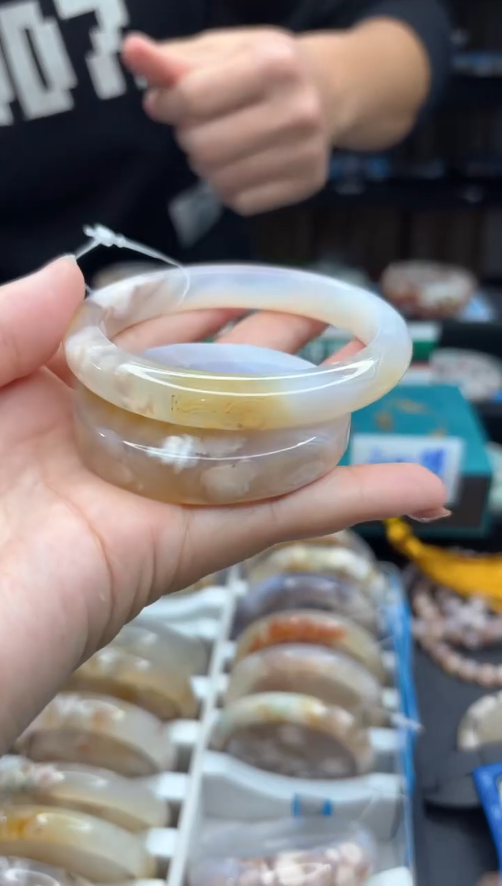 【闪购商品】石英质玉手镯未镶嵌151（61圈赠送镯心）