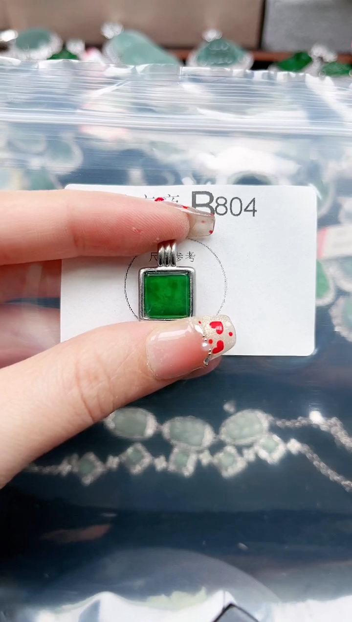 【闪购商品】翡翠颈饰未镶嵌804赠皮绳