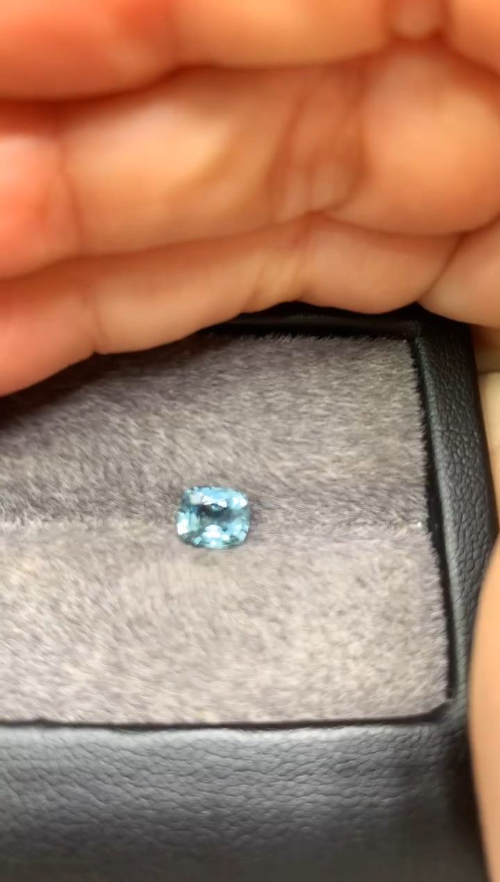 【闪购商品】定制蓝宝石裸石未镶嵌枕型 湖水蓝蓝宝石 1.05ct