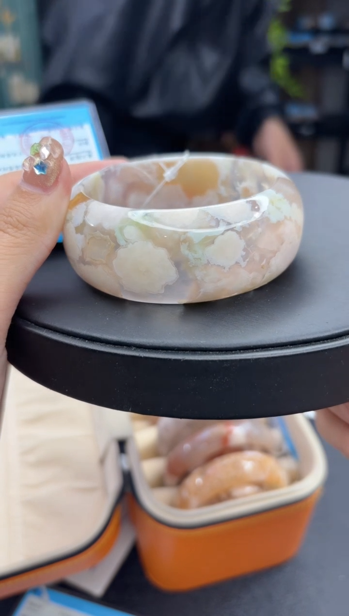 【闪购商品】石英质玉手镯未镶嵌90（57圈）