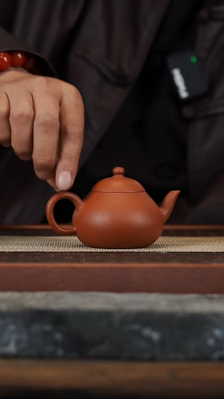 茶壶紫砂130毫升黄龙山生料朱泥梨形