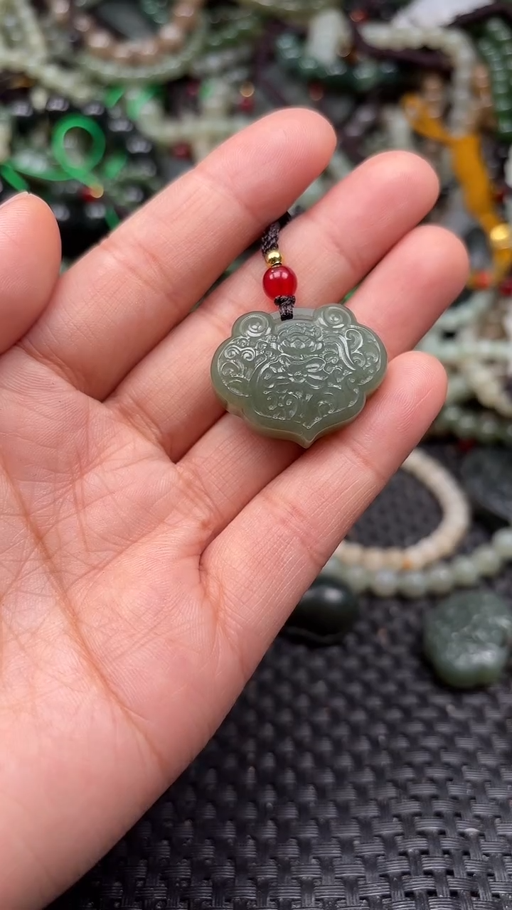 颈饰未镶嵌和田玉1