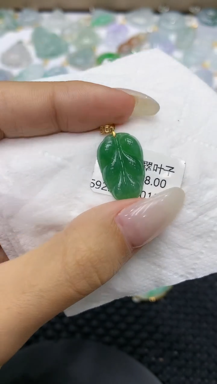 颈饰18K金镶嵌翡翠111111111111