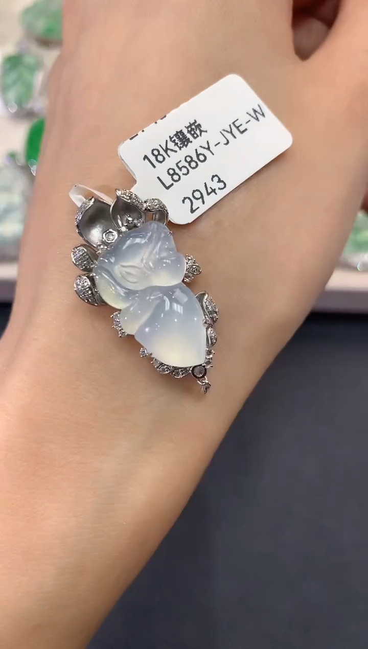 【闪购商品】翡翠吊坠(不含链)18K金镶嵌q39     