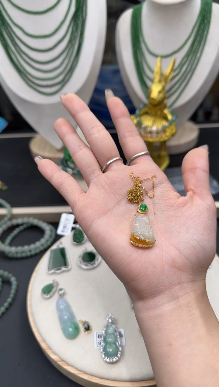 【闪购商品】翡翠颈饰18K金镶嵌【海莎一口翠】翡翠挂件1