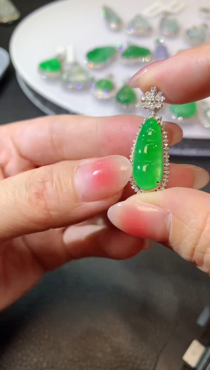 【闪购商品】翡翠吊坠(不含链)18K金镶嵌C29