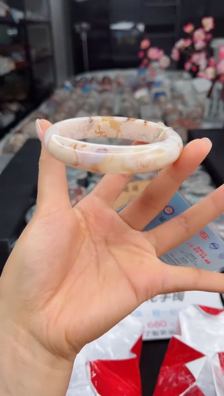 石英质玉手镯未镶嵌61圈口