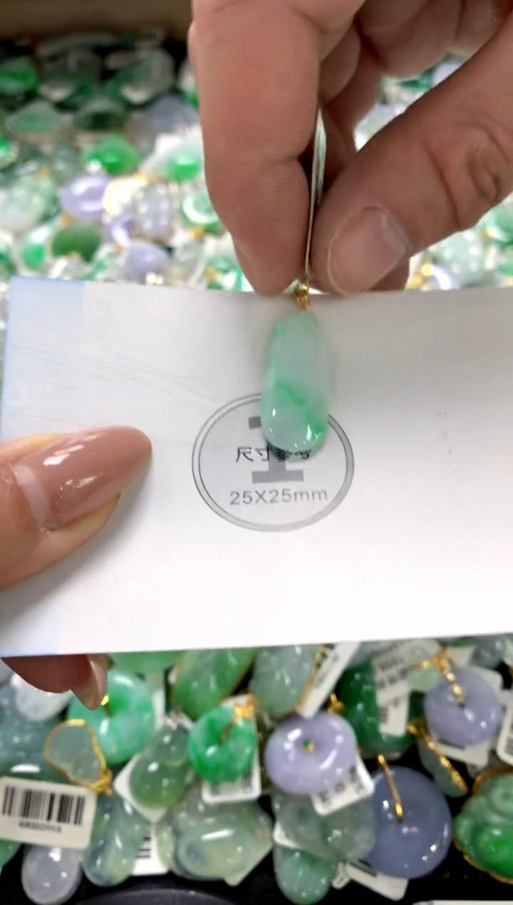 颈饰18K金镶嵌翡翠1111111111111111