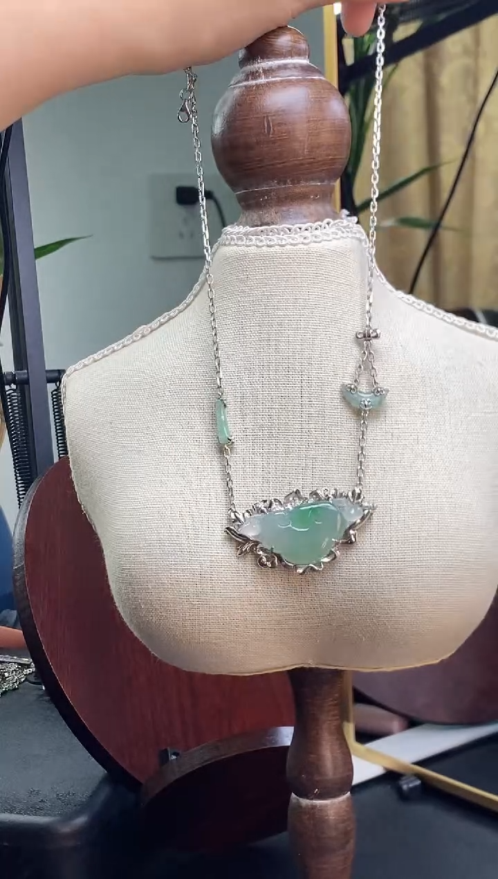 颈饰银S925镶嵌翡翠16824