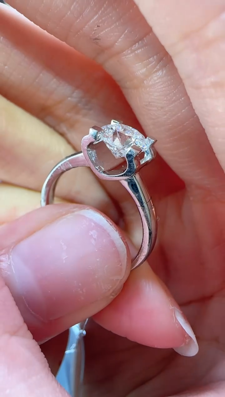 【闪购商品】实验室培育钻石铂Pt950镶嵌1克拉牛头钻戒