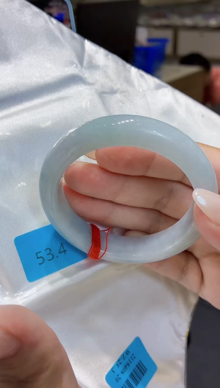 翡翠手镯未镶嵌翡翠手镯