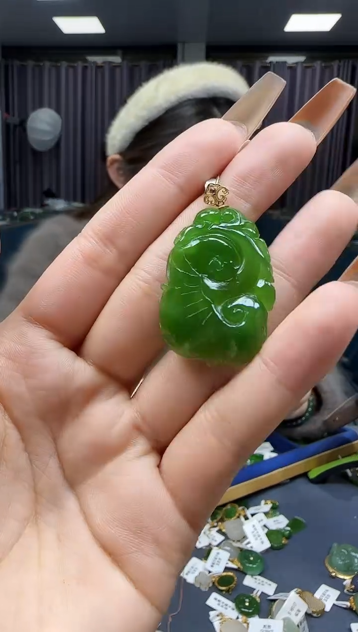 【闪购商品】和田玉挂件18K金镶嵌1
