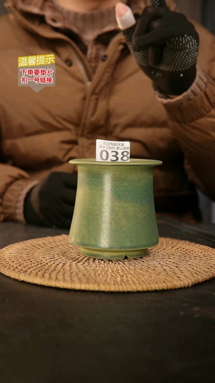 瓷片038，口约7  高约10