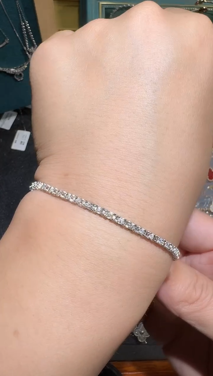 【闪购商品】钻石手链18K金镶嵌一克拉牛头手链