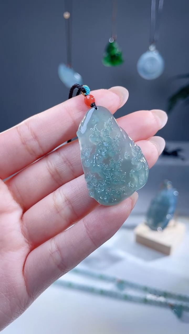【闪购商品】翡翠颈饰未镶嵌天然A货翡翠梅花牌