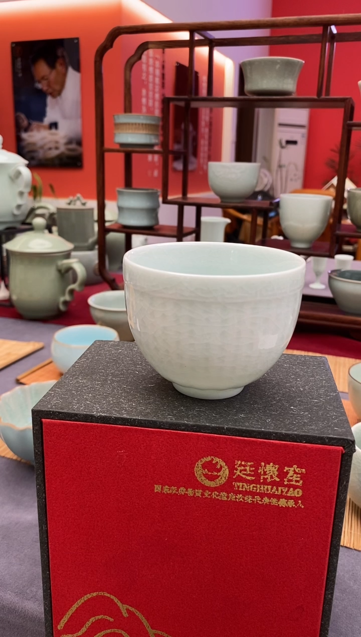 杯子廷怀窑玉青色心经杯（定闪可开价）