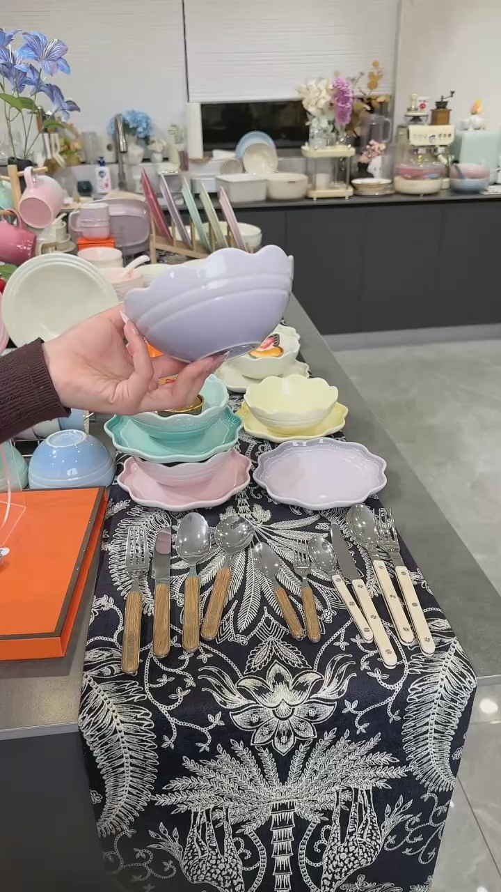 【闪购商品】瓷炻彩花边碗14CM-香芋紫