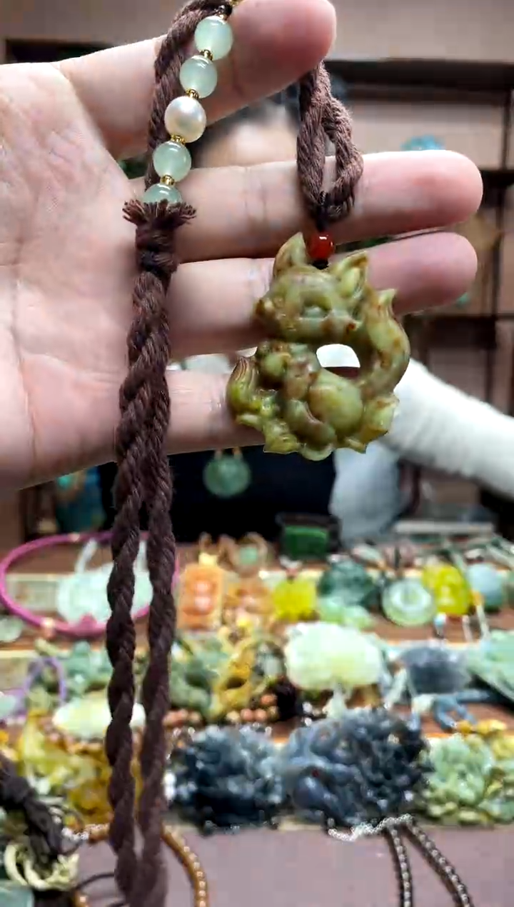 未镶嵌岫玉吊坠·