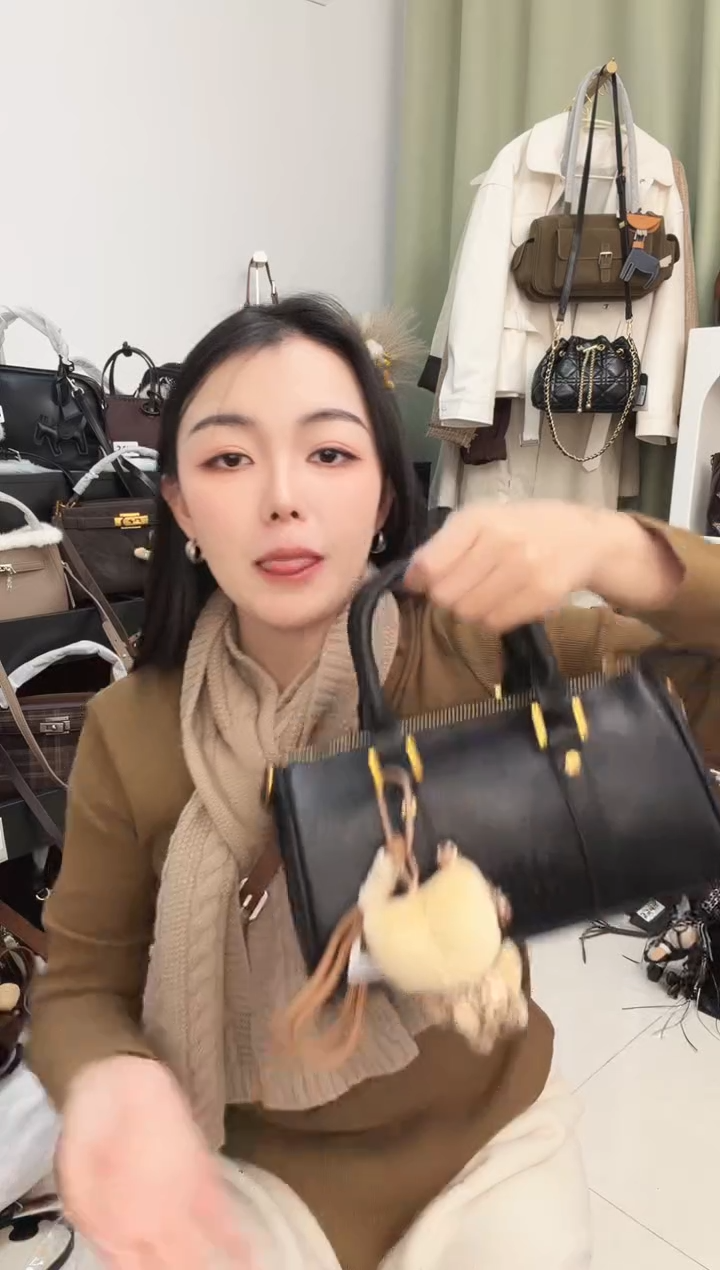 牛皮玛莎小枕头     