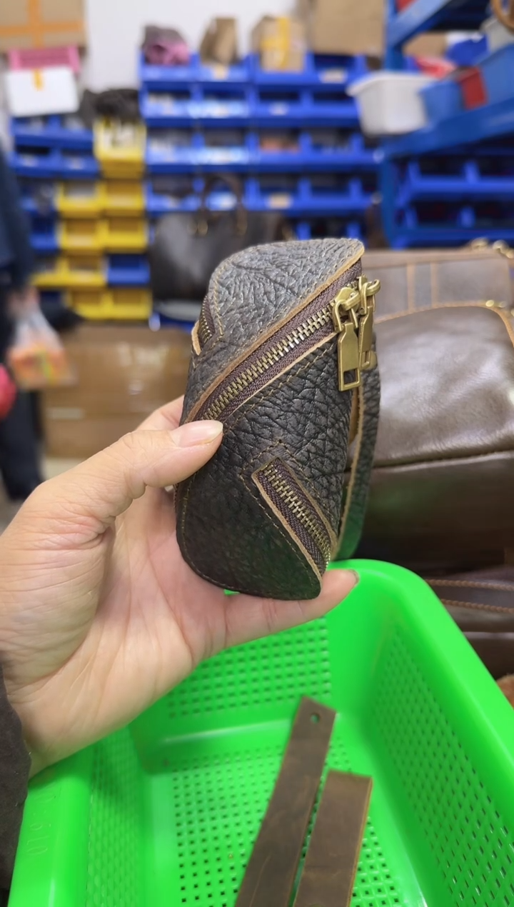 真牛皮咖色大象纹钥匙包