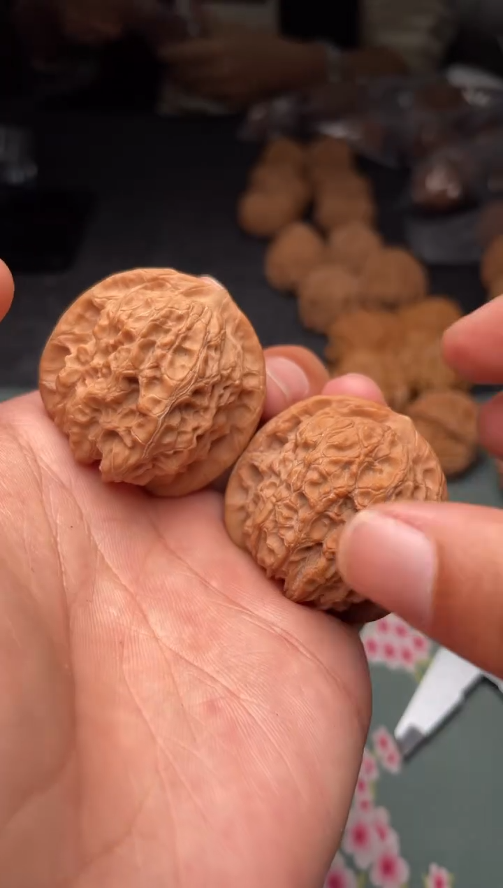 把件文玩核桃a56   血麒麟   38尺