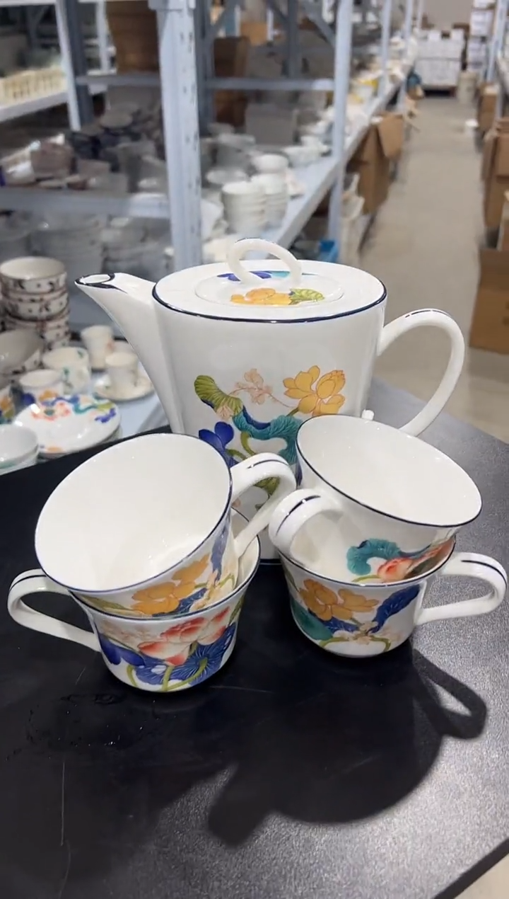 杯子骨瓷（简装）荷花 一壶 四杯