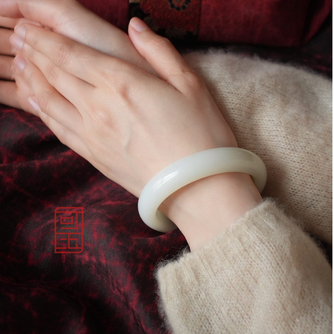可玉方逑白玉手镯——天然和田玉白玉平安镯白色气质款女性正圈手镯