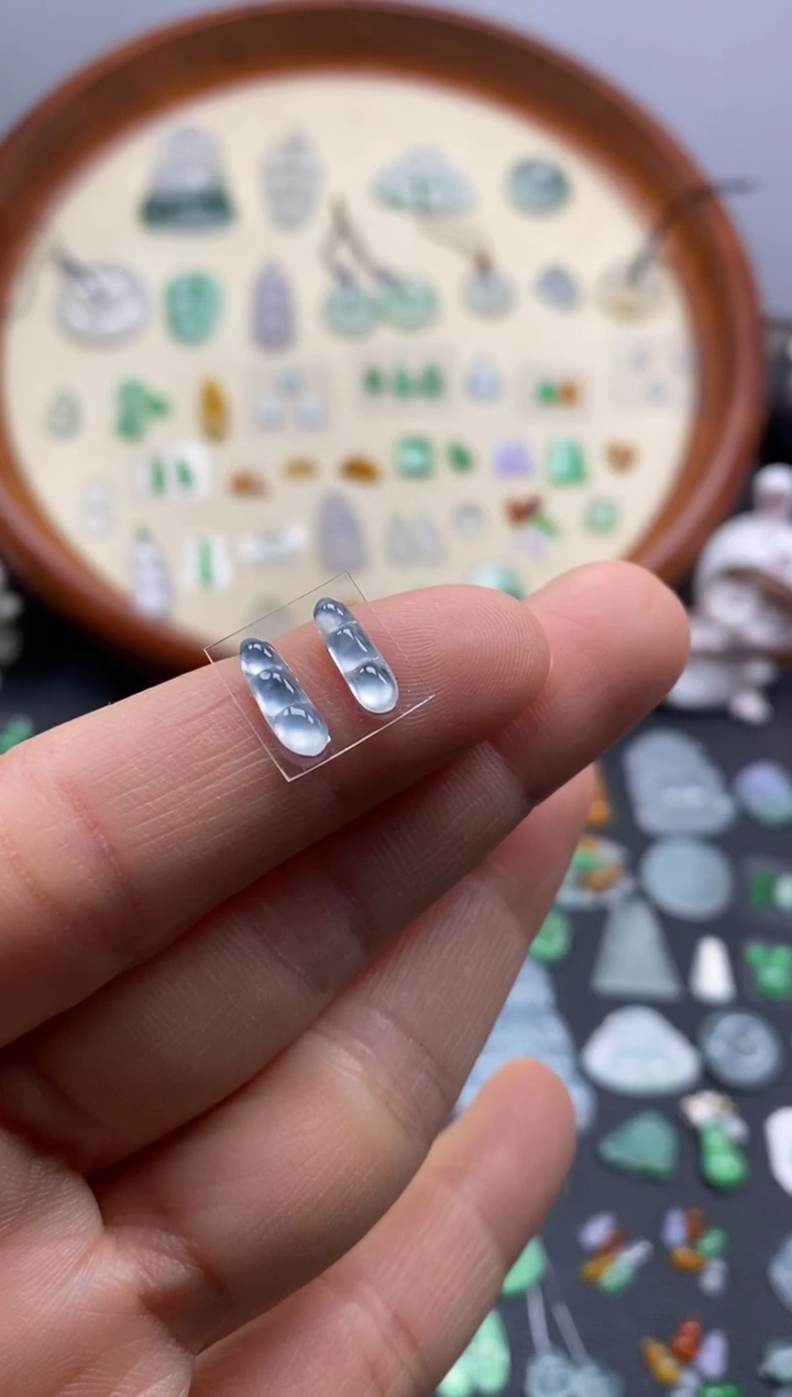 颈饰未镶嵌翡翠高冰豆子1对/芬